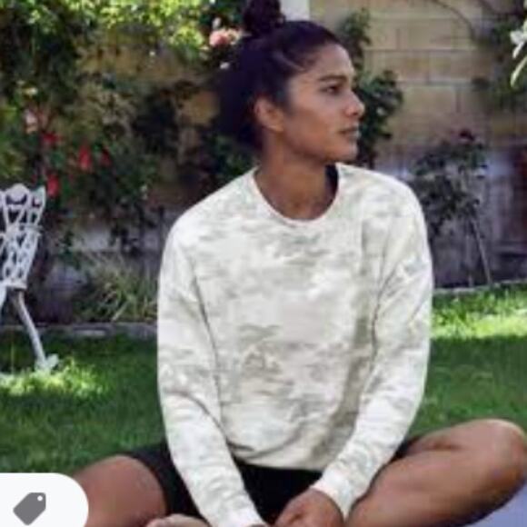 ATHLETA Camo Pure Lux Printed Sweatshirt  Small - Picture 1 of 9
